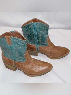 Coconuts By Matisse Cassidy Western Ankle Booties Boots  Size 9M Cowgirl